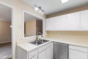 105 Tracy Ct, Cary, NC 27513 - Photo 11