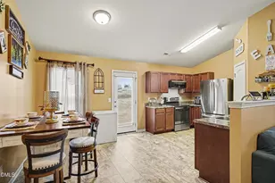 702 N Saratoga St, Stantonsburg, NC 27883 - Photo 9