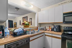 1220 N Forest Dr, Fayetteville, NC 28303 - Photo 9