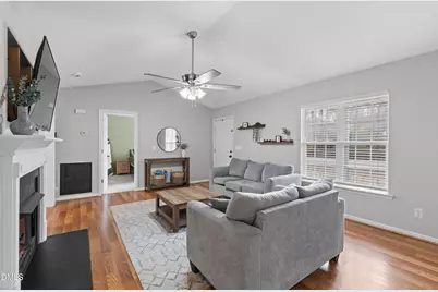 913 E Sanders Street, Four Oaks, NC 27524 - Photo 5