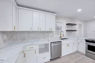 601 W Walnut St, Selma, NC 27576 - Photo 7