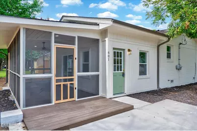 601 W Walnut Street, Selma, NC 27576 - Photo 17