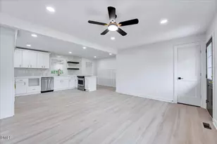 601 W Walnut St, Selma, NC 27576 - Photo 5