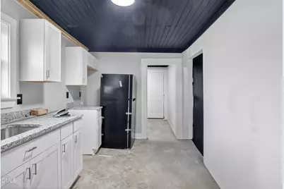 124 N Mecklenburg Avenue, South Hill, VA 23917 - Photo 3