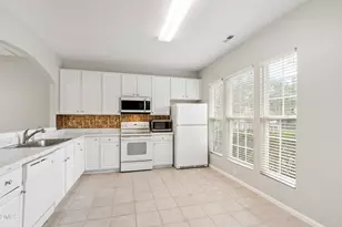 410 Hickory Meadow Cir, Morrisville, NC 27560 - Photo 5