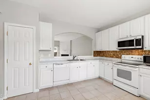 410 Hickory Meadow Cir, Morrisville, NC 27560 - Photo 7