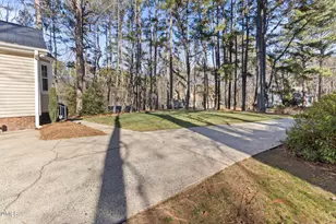 8121 Brookwood Ct, Raleigh, NC 27613 - Photo 33