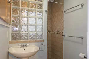 29 N Circle Dr, Chapel Hill, NC 27516 - Photo 17