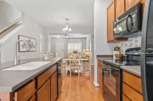 8015 Sunset Branch Ct, Raleigh, NC 27612 - Photo 9