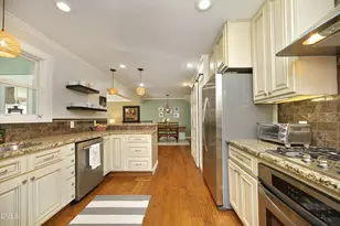 1105 Manchester Dr, Raleigh, NC 27609 - Photo 11