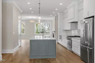 810 Maple Berry Ln, Raleigh, NC 27607 - Photo 3