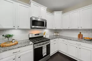 93 Thornbury St, Clayton, NC 27527 - Photo 9