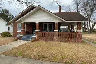 304 W Harnett St, Dunn, NC 28334 - Photo 1