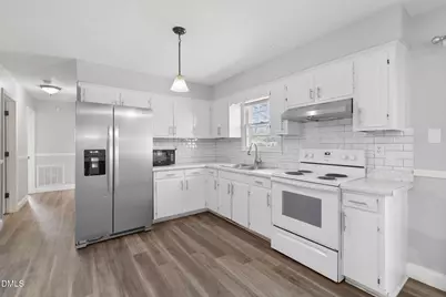 208 S Webb Street, Selma, NC 27576 - Photo 7