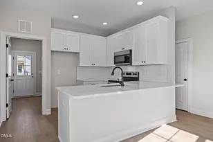 206 S Wall St, Benson, NC 27504 - Photo 5