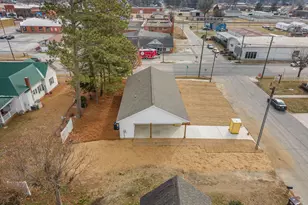 206 S Wall St, Benson, NC 27504 - Photo 33