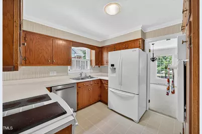 818 Colonial Drive, Burlington, NC 27215 - Photo 9