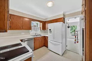 818 Colonial Dr, Burlington, NC 27215 - Photo 9