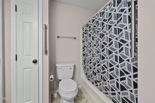 135 Boldleaf Ct, Cary, NC 27513 - Photo 19