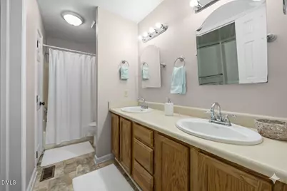 135 Boldleaf Court, Cary, NC 27513 - Photo 17