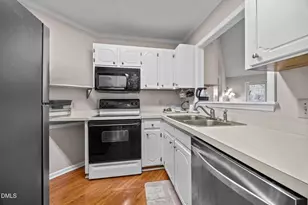 135 Boldleaf Ct, Cary, NC 27513 - Photo 5