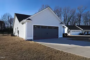 62 Flip Flop Cir, Four Oaks, NC 27524 - Photo 3