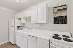 827 Daniels, Raleigh, NC 27605 - Photo 11