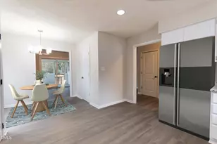 6001 Applewood Ln, Raleigh, NC 27609 - Photo 5