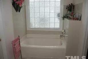 3319 Swinford Ct, Raleigh, NC 27604 - Photo 9