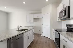 389 Hanging Elm Ln, Fuquay Varina, NC 27526 - Photo 5