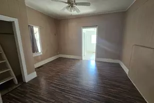 301 N Brevard St, Selma, NC 27576 - Photo 5