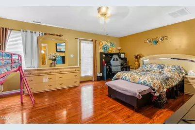 8840 Thornton Town Place, Raleigh, NC 27616 - Photo 5