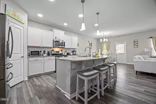 2252 Fairway Green Dr, Fuquay-Varina, NC 27526 - Photo 3