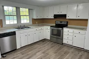 204 W Hill St, Benson, NC 27504 - Photo 15