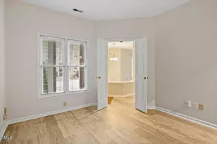 1001 Brighthurst Dr, Raleigh, NC 27605 - Photo 23