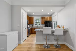 623 Ives Ct, Chapel Hill, NC 27514 - Photo 9