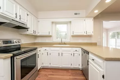 706 Edinburgh Court, Burlington, NC 27215 - Photo 5