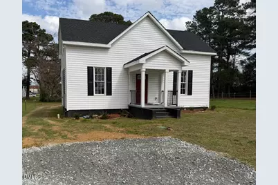 305 E Harnett Street, Benson, NC 27504 - Photo 1