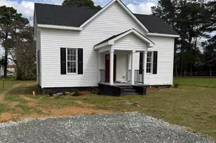 305 E Harnett St, Benson, NC 27504 - Photo 1