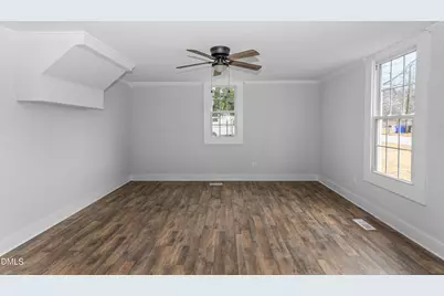 305 E Harnett Street, Benson, NC 27504 - Photo 9