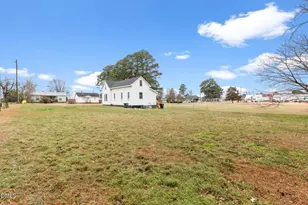 305 E Harnett St, Benson, NC 27504 - Photo 5