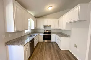 135 Sommerset Dr, Clayton, NC 27520 - Photo 3