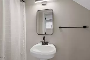 204 Georgetown Rd, Raleigh, NC 27608 - Photo 21