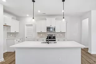 408 White Oak Gdn Wy, Garner, NC 27529 - Photo 3