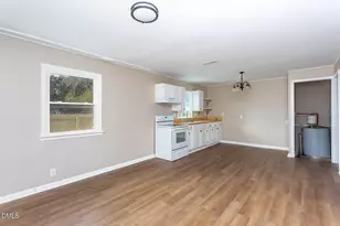 209 N Washington Ave, Dunn, NC 28334 - Photo 3