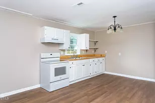 209 N Washington Ave, Dunn, NC 28334 - Photo 5