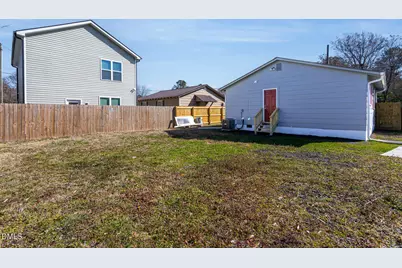 209 N Washington Avenue, Dunn, NC 28334 - Photo 17