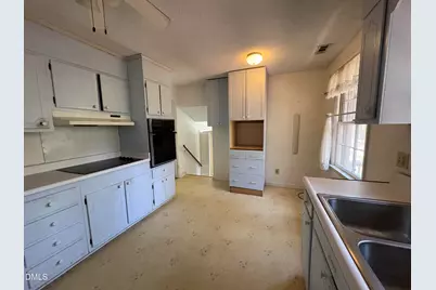 824 Ravenwood Drive, Raleigh, NC 27606 - Photo 7