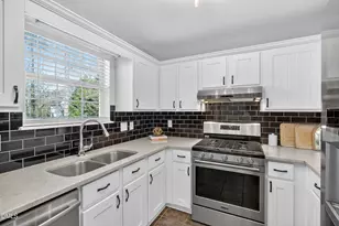 1049 Mills St, Raleigh, NC 27608 - Photo 11