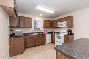 3115 Wedgewood Dr, Fayetteville, NC 28301 - Photo 3